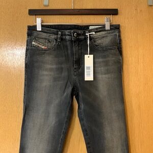 NWT Diesel Skinzee Super Slim Regular Waist Jeans-Sz. 30/32